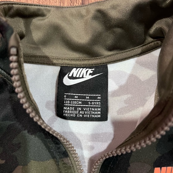 Nike Boys Camo Zip Up Jacket, size 6 - Picture 3 of 6